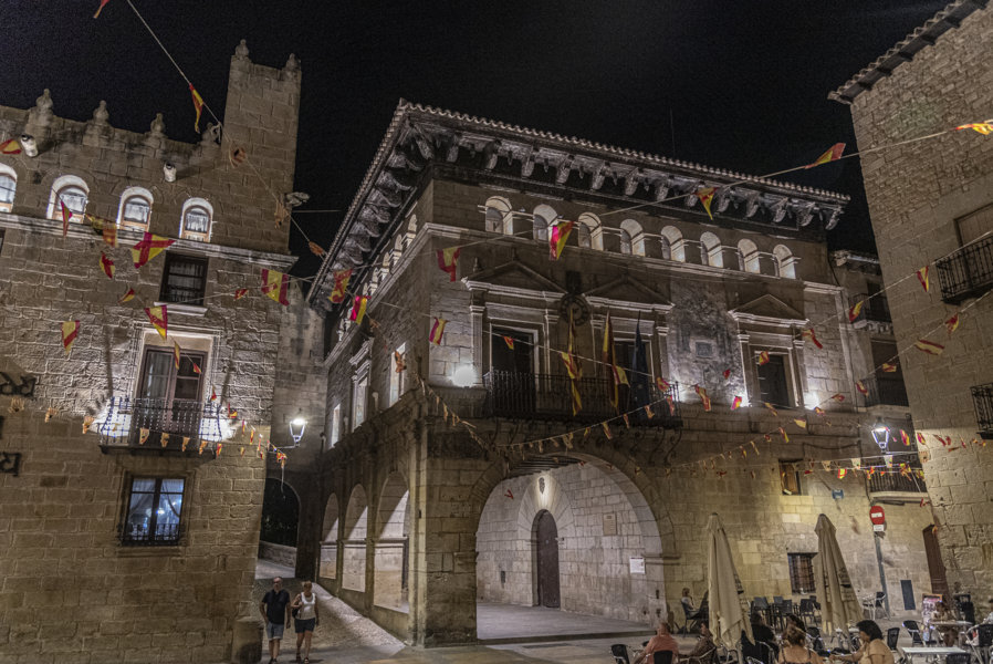 Teruel - Valderrobres 12 - Ayuntamiento.jpg